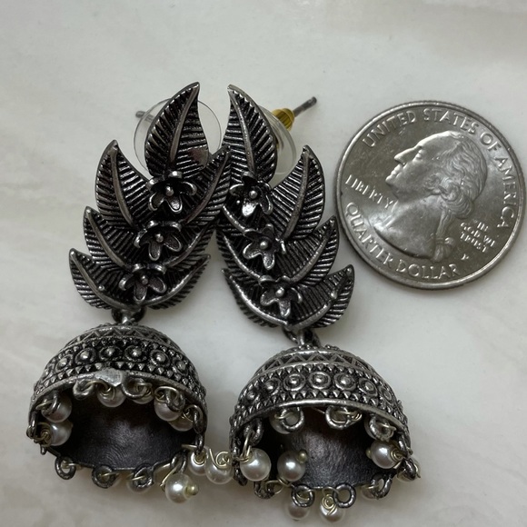 Oxidized black metal ear rings / indian jhumkas - Picture 2 of 4